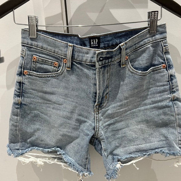 Gap mini short in size 24 - Picture 2 of 2